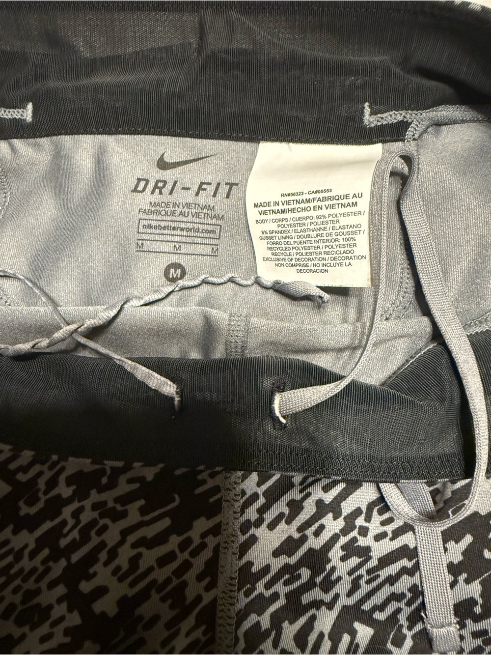 Nike Black and Gray Dotted Print Leggings - Picture 5 of 6